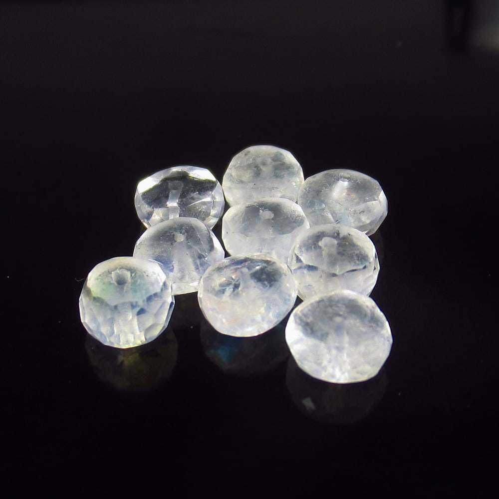 Natural Blue Moonstone Beads - 8.45 Ct: No Reserve! Title: Natural Blue Moonstone Beads - 8.45 Ct Origin: India Weight: 8.45 Size/Dimensions: 5.2 - 6.0 mm Additional Information: Pieces : 9 No's / Shape : Round Drilled / Color : Blue Tint /