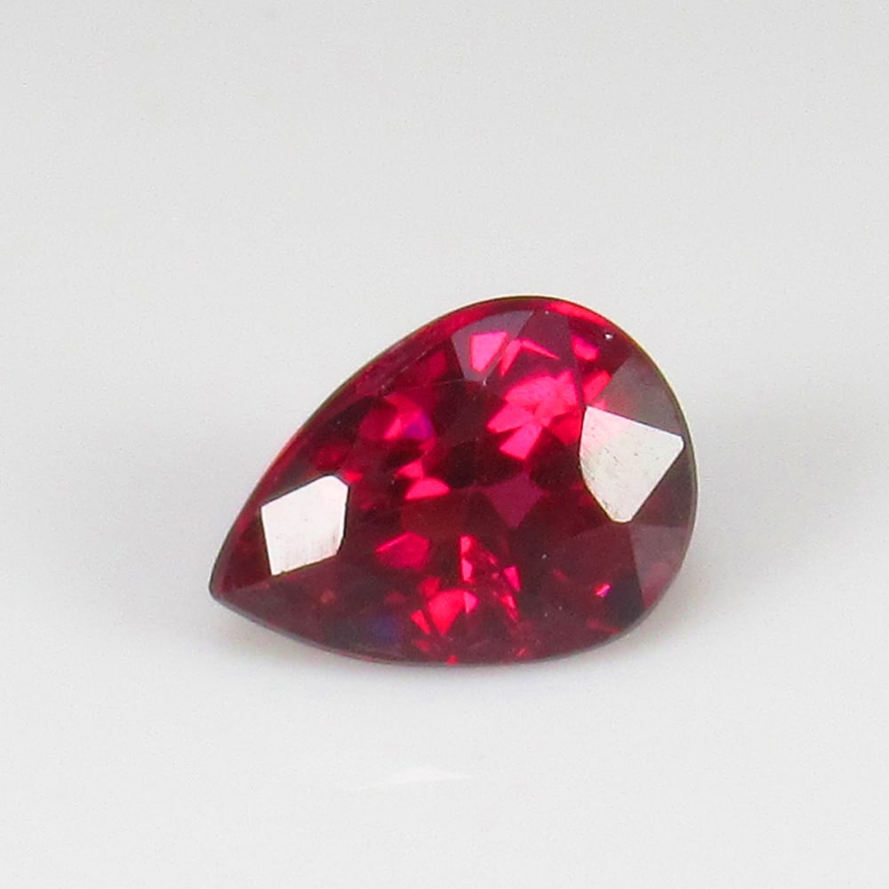 1.42 Ct - Natural Pink Rhodolite Garnet: No Reserve! Title: 1.42 Ct - Natural Pink Rhodolite Garnet Additional Information: Gemstone Gemstones: Garnet Carat Weights: 1.42 Size/Dimensions: 7.8 x 5.6 x 4.5 mm Additional Information: Pieces : 1