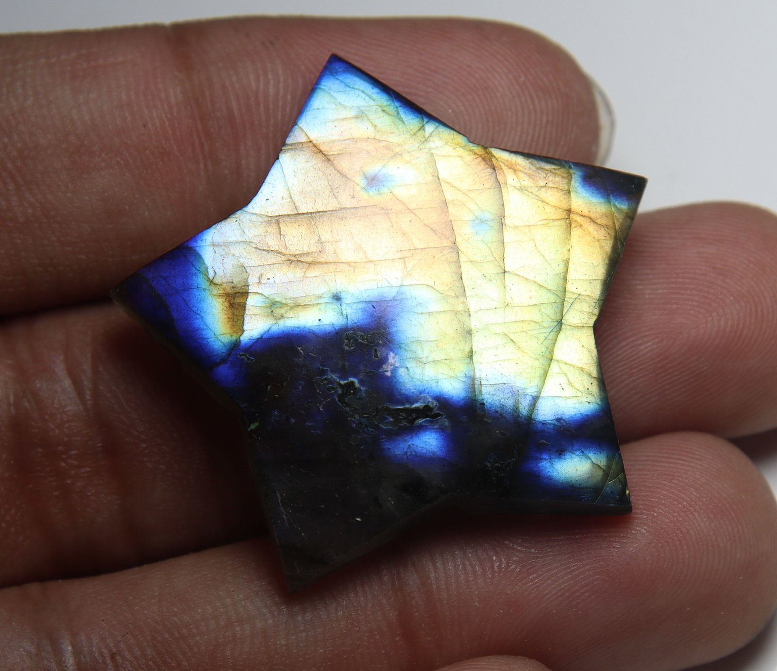 Beautiful " Natural Labradorite " 50.03 Cts Natural Labradorite: No Reserve! Title: Beautiful " Natural Labradorite " 50.03 Cts Natural Labradorite Provenance/Additional Info: Gemstone : Natural Labradorite. Shape : Star Shape Cabochan. Weight : 50.03 carats. Measu