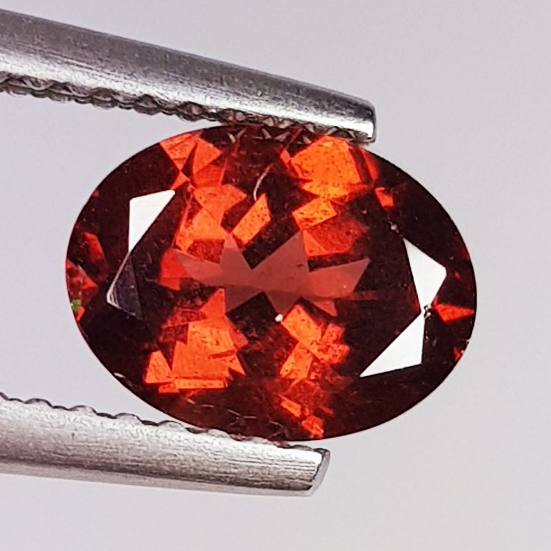 1.57 ctz" Beautiful Purple Pink Gem" Natural Rhodolite Garnet: No Reserve! Title: 1.57 ctz" Beautiful Purple Pink Gem" Natural Rhodolite Garnet Color/Clarity: Pinkish Red / IF-VVS Gemstone: Rhodolite Garnet Carat Weights: 1.57 Size: 8.00 x 6.10 x 4.00 Additional 
