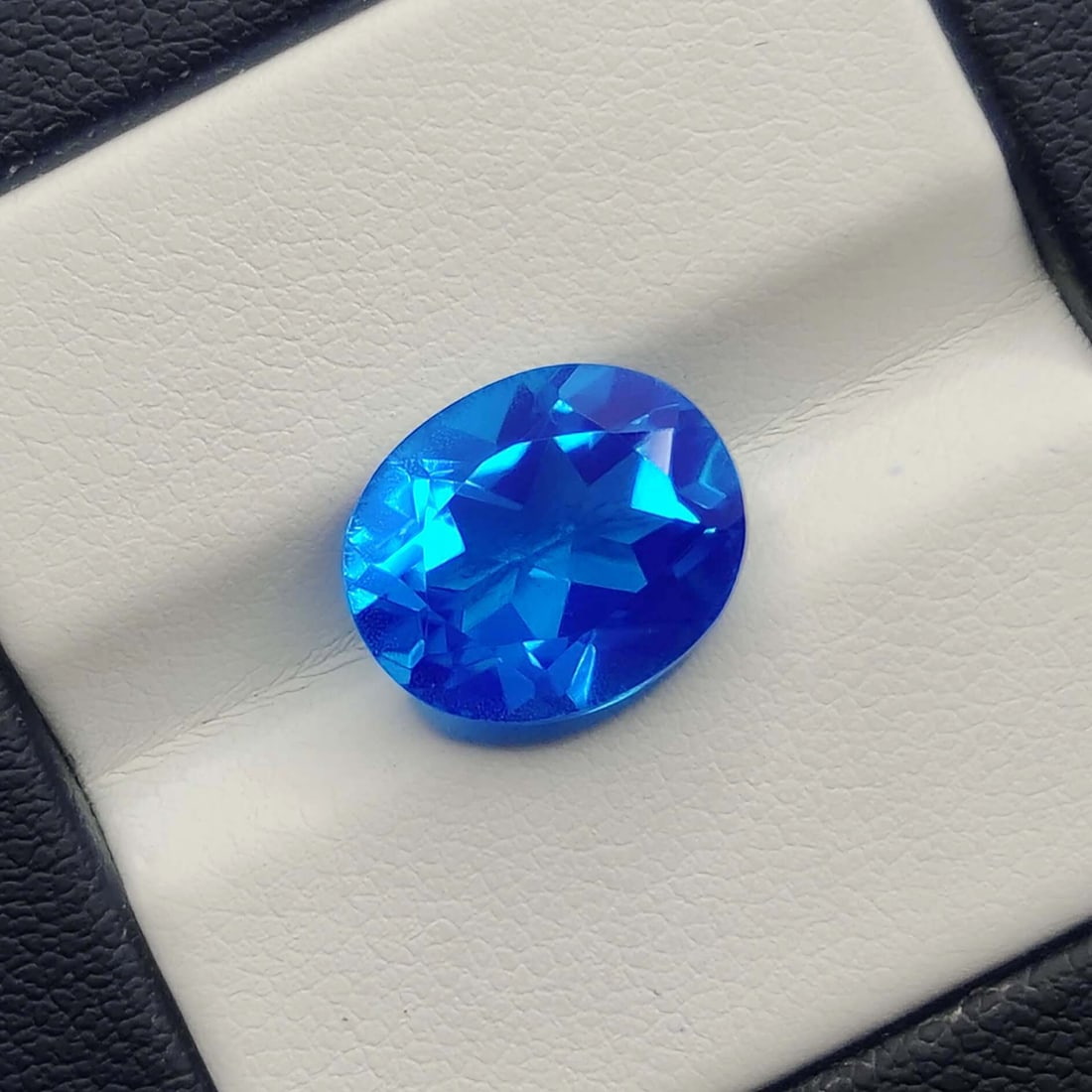 5 Ct "Beautiful" Caribbean Blue Triplet Quartz: No Reserve! Title: 5 Ct "Beautiful" Caribbean Blue Triplet Quartz Additional Information: Gemstones: Triplet Quartz Carat Weights: 5 ct Size/Dimensions: 12 X 10 mm Treatment: Made of two natural quart