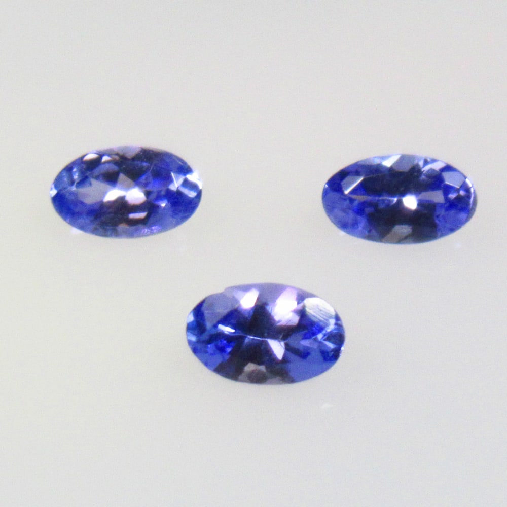 0.42 Ctw Natural Tanzanite Oval Set: No Reserve! Title: 0.42 Ctw Natural Tanzanite Oval Set Stone Clarity: VVS Gemstones: Natural Tanzanite Carat Weights: 0.42 Size/Dimensions: 5.00 x 3.00 x 1.70 mm / 3 Pc's Additional Information: Top Q
