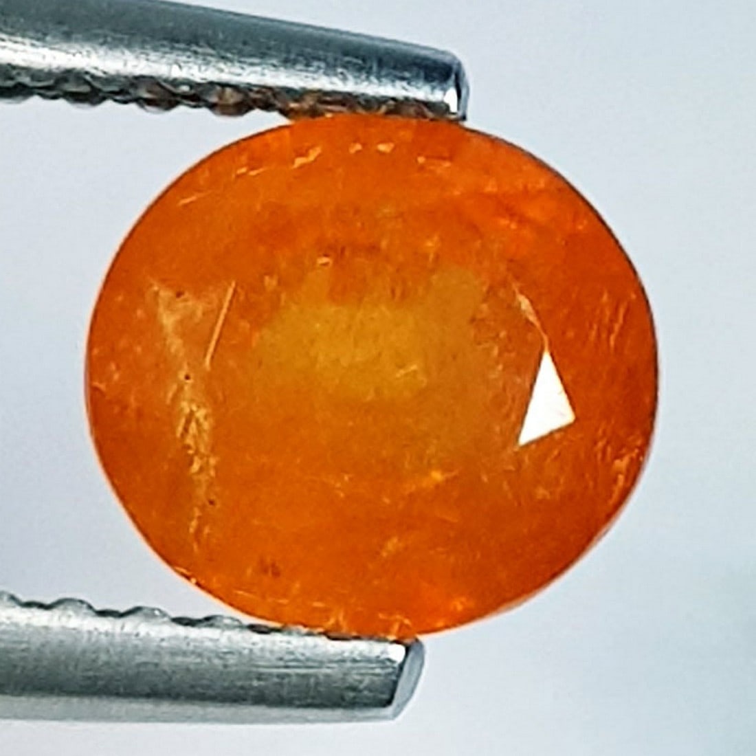 1.94 ctz" Beautiful Fanta Orange " Natural Spessartite Garnet: No Reserve! Title: 1.94 ctz" Beautiful Fanta Orange " Natural Spessartite Garnet Color/Clarity: Orange / VS Gemstone: Garnet Carat Weights: 1.94 Size: 6.60 x 6.00 x 4.90 Additional Information: Oval /
