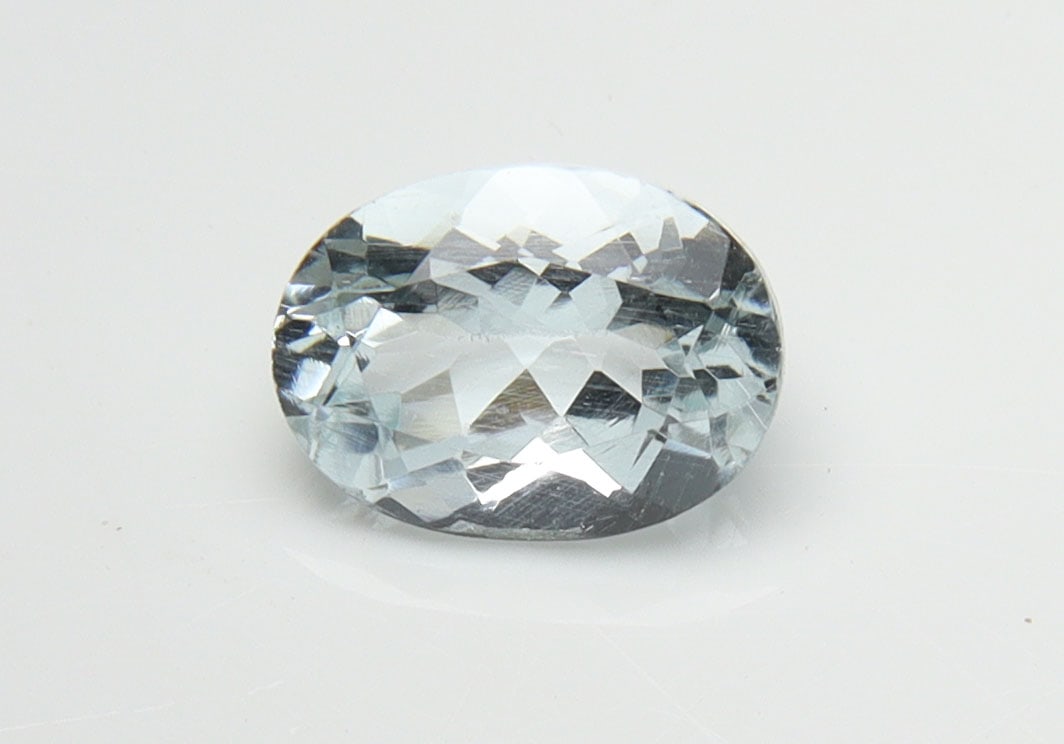 Awesome " Natural Aquamarine " 1.23 Cts Natural Aquamarine: No Reserve! Title: Awesome " Natural Aquamarine " 1.23 Cts Natural Aquamarine Provenance/Additional Info: Gemstone : Natural Aquamarine. Origin : Australia. Weight : 1.23 carats. Dimensions : 8x6 mm,.