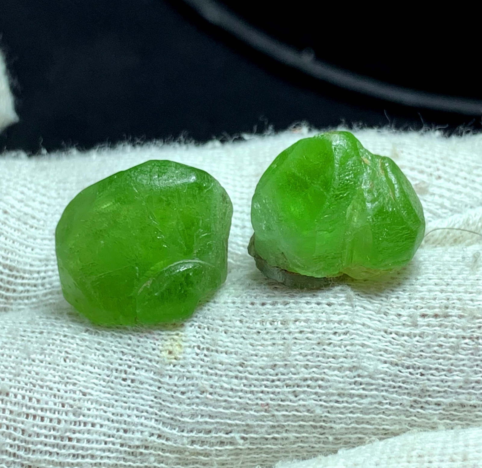 Natural Peridot Crystals From Pakistan - 45.20 cts 13.5*17*12 mm 15*17*12 mm (1 of 5)