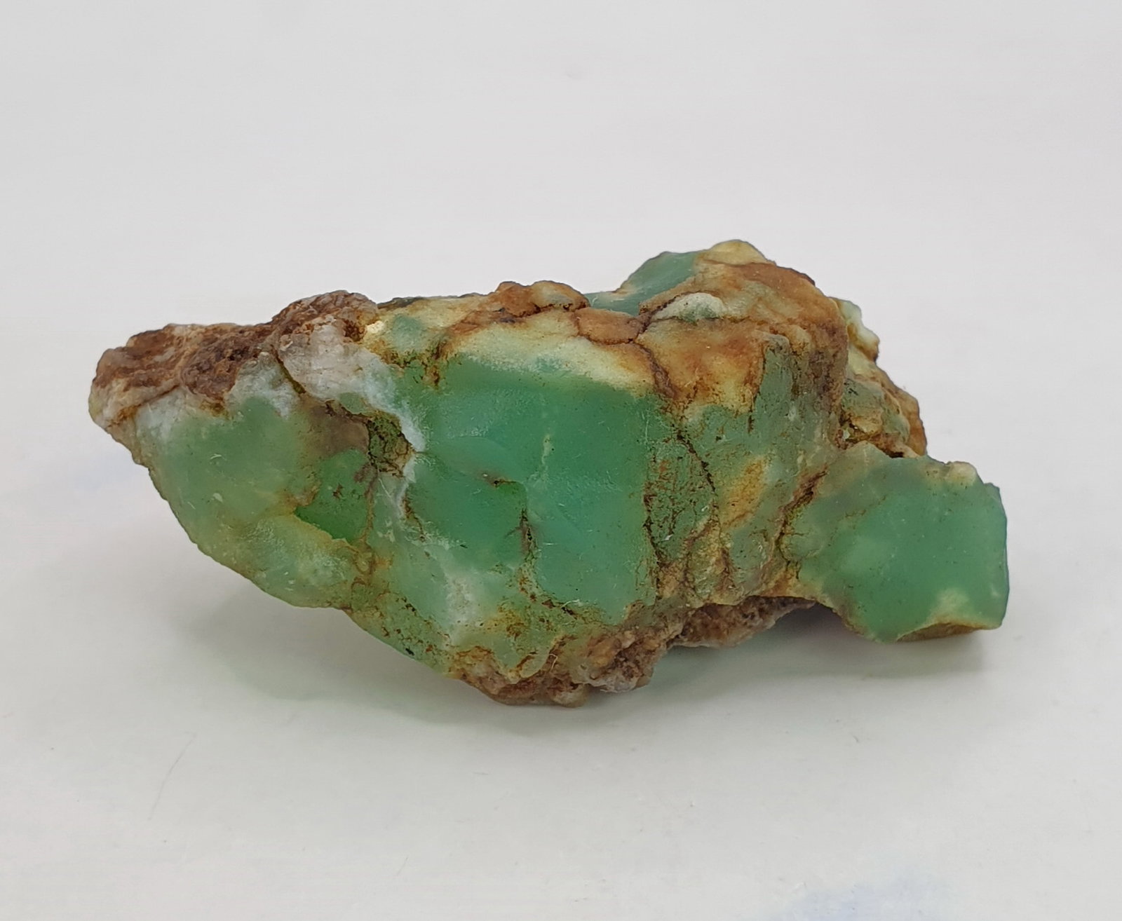 Natural & Unheated~ Green Chrysoprase Rough: Title: Natural & Unheated~ Green Chrysoprase Rough Color/Clarity: Green Gemstone Type: Rough Carat Weights: 129.25 Cts Size/Dimensions: 48x31x22 mm Reserve: $1.00 Shipping: Domestic: Flat-rate of $35.