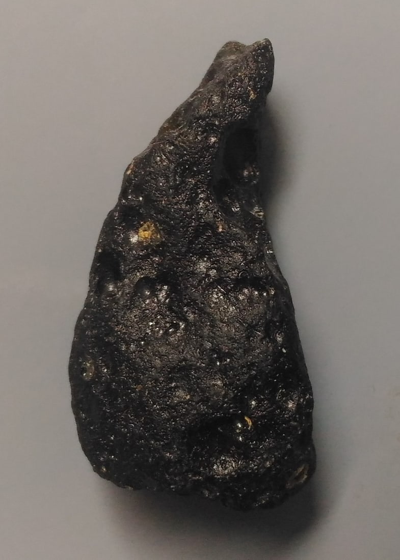 Philippinite Tektite - From Meteorite Impact: Title: Philippinite Tektite - From Meteorite Impact Origin: Paracale, Camarines Norte, Luzon, Philippines Size: 3x1.5x1 cm / 7.50 gram Additional Information: Bended tooth shaped philippinite tektite.