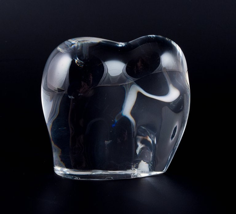 Baccarat, France. Elephant in clear art glass. (1 of 6)