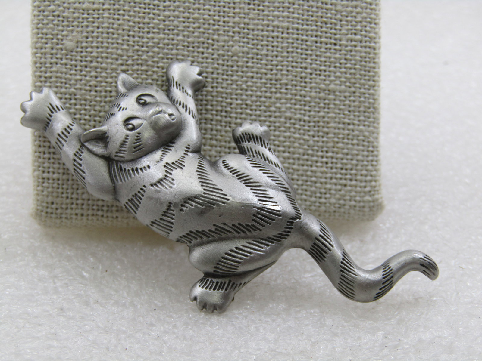 Vintage Climbing Cat Brooch by J.J. Jonette 1988 (1 of 5)