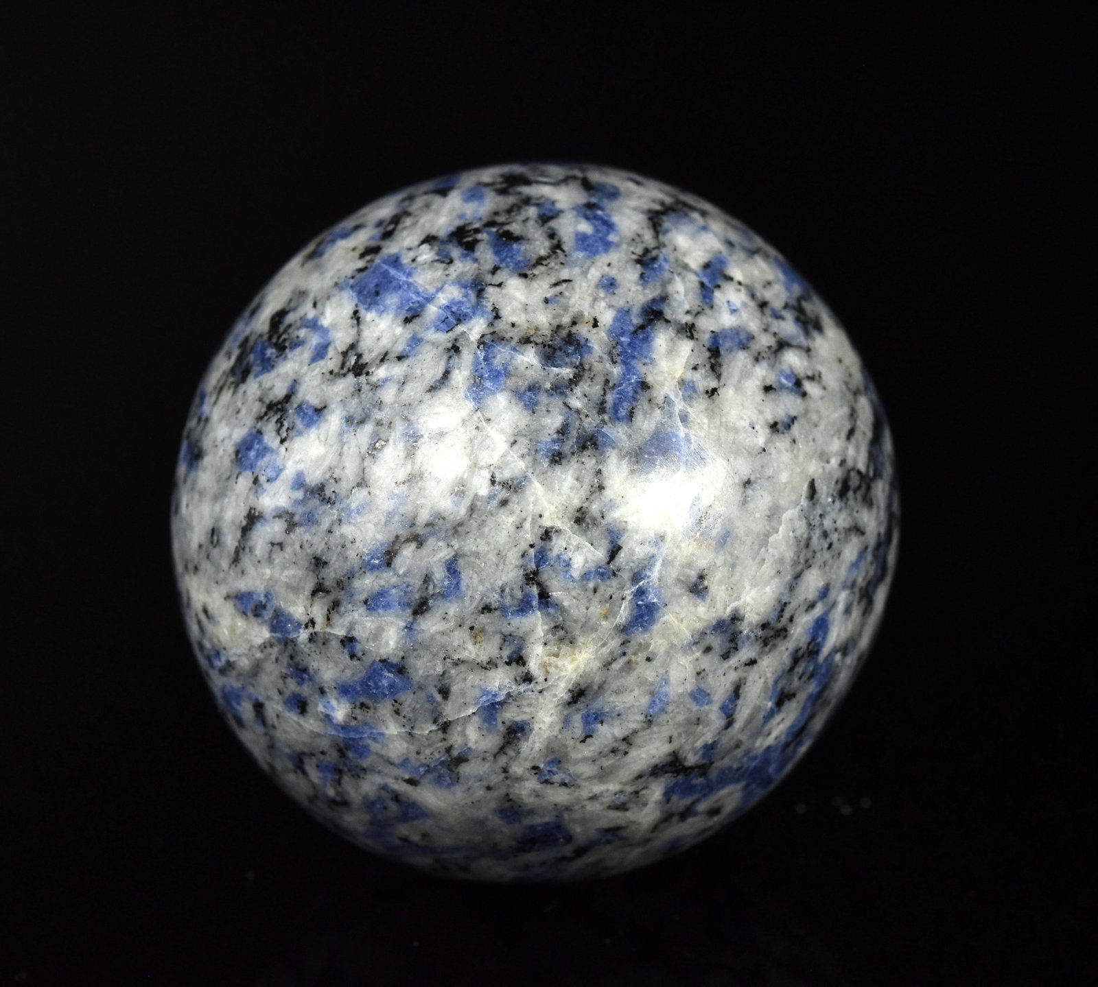 131 Gram Beautiful Sodalite Calcite: Title: 131 Gram Beautiful Sodalite Calcite Origin: Afghanistan Materials: Sphere Size: 45x45x45 mm Reserve: $15.00 Shipping: Domestic: Flat-rate of $15.00 to anywhere within the contiguous U.S. Intern