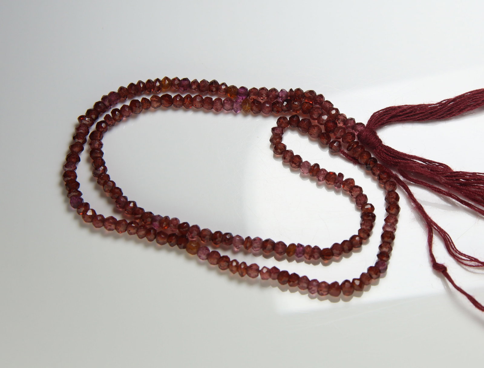 Stunning " Natural Pyrope Almandine Garnet " 25.40 Cts Natural Pyrope Almandine Garnet: No Reserve! Title: Stunning " Natural Pyrope Almandine Garnet " 25.40 Cts Natural Pyrope Almandine Garnet Additional Information: Gemstone : Natural Almandine Garnet Shape and cut : Beats Cut Origin :
