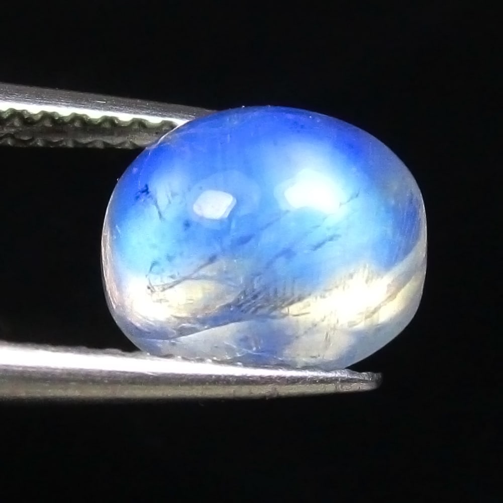 2.94 Ctw Natural Blue Moonstone Oval Cab: No Reserve! Title: 2.94 Ctw Natural Blue Moonstone Oval Cab Stone Clarity: Transparent Gemstones: Natural Moonstone Carat Weights: 2.94 Size/Dimensions: 9.00 x 7.30 x 6.00 mm Additional Information: O