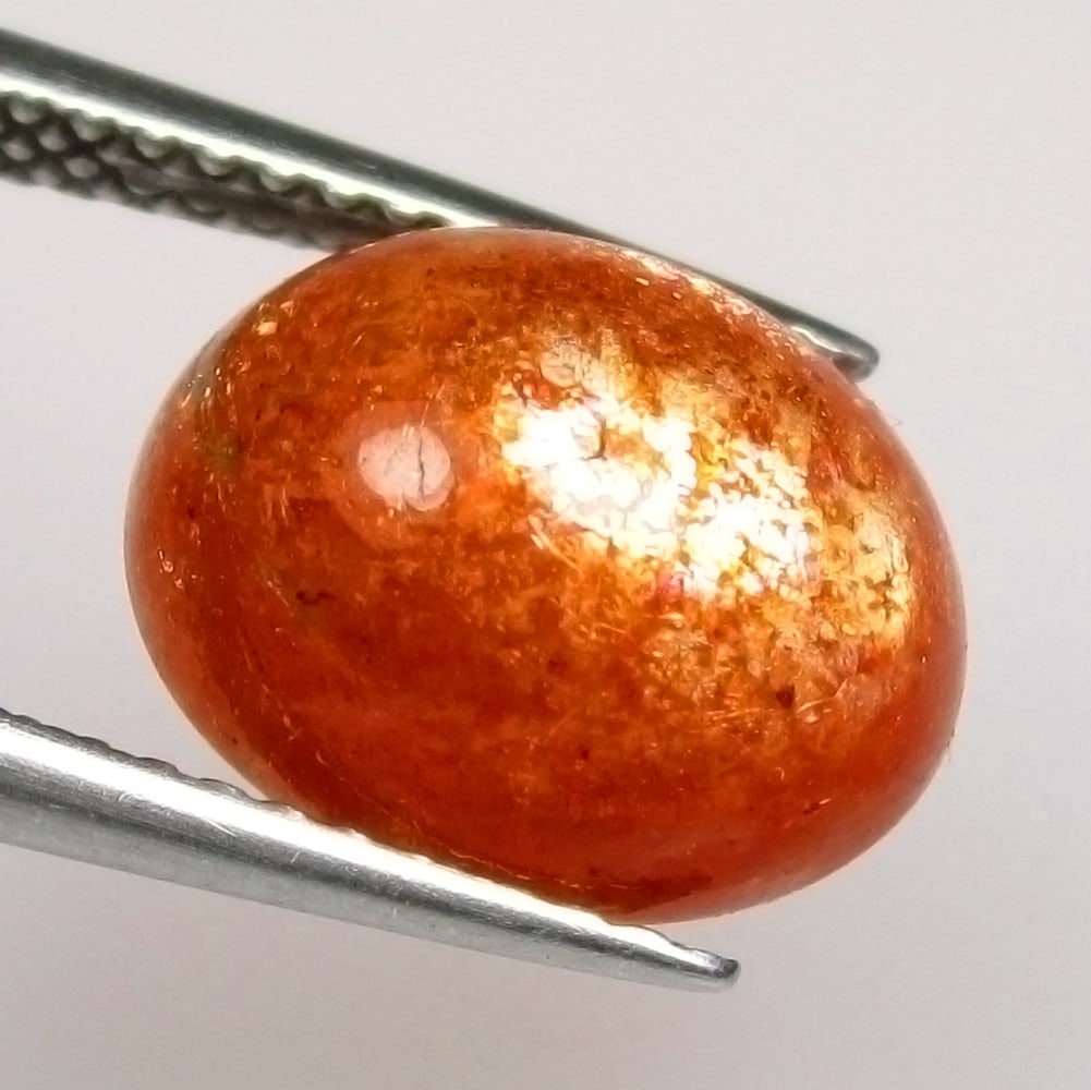 3.69 Ctw Natural Sunstone Oval Cab: No Reserve! Title: 3.69 Ctw Natural Sunstone Oval Cab Stone Clarity: Opaque Gemstones: Natural Sunstone Catseye Carat Weights: 3.69 Size/Dimensions: 11.10 x 9.10 x 5.20 mm Additional Information: Exce