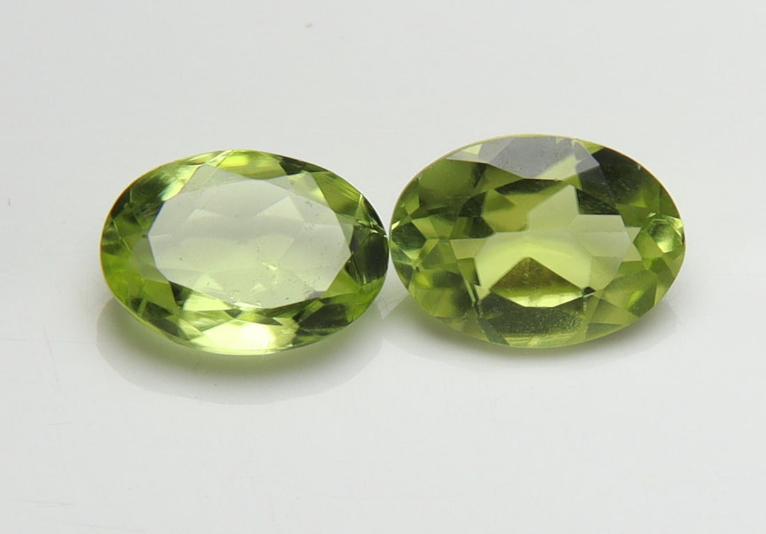 Lovely " Natural Peridot " 1.59 cts Natural Peridot Pair (1 of 4)