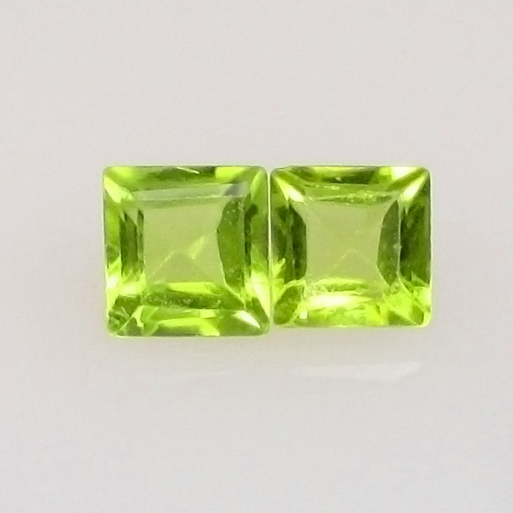 0.79 Ctw Natural Pakistan Peridot Square Pair: No Reserve! Title: 0.79 Ctw Natural Pakistan Peridot Square Pair Stone Clarity: VVS Gemstones: Natural Peridot Carat Weights: 0.79 Size/Dimensions: 4.00 x 4.00 x 2.70 mm / 2 Pc's Additional Informatio