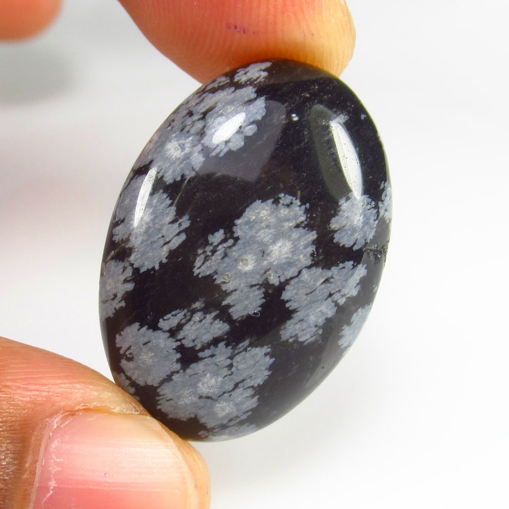 21.15 Ct - Natural Snowflake Jasper: No Reserve! Title: 21.15 Ct - Natural Snowflake Jasper Additional Information: Gemstone Gemstones: Jasper Carat Weights: 21.15 Size/Dimensions: 29.0 x 19.0 x 6.3 mm Additional Information: Pieces : 1 