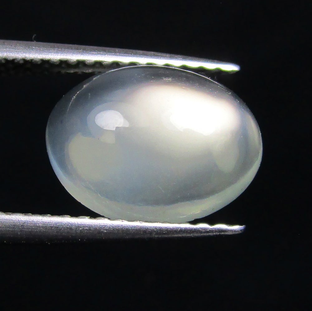 2.53 Ctw Natural Moonstone Oval Cab: No Reserve! Title: 2.53 Ctw Natural Moonstone Oval Cab Stone Clarity: Translucent Gemstones: Natural Moonstone Carat Weights: 2.53 Size/Dimensions: 10.50 x 8.00 x 4.50 mm Additional Information: Excel