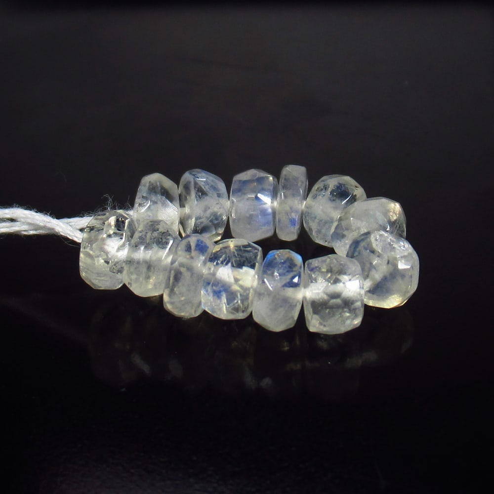 Natural Blue Moonstone Beads - 6.90 Ct: No Reserve! Title: Natural Blue Moonstone Beads - 6.90 Ct Origin: India Weight: 6.9 Size/Dimensions: 4.5 - 5.0 mm Additional Information: Pieces : 13 No's / Shape : Round Drilled / Color : Blue Tint /