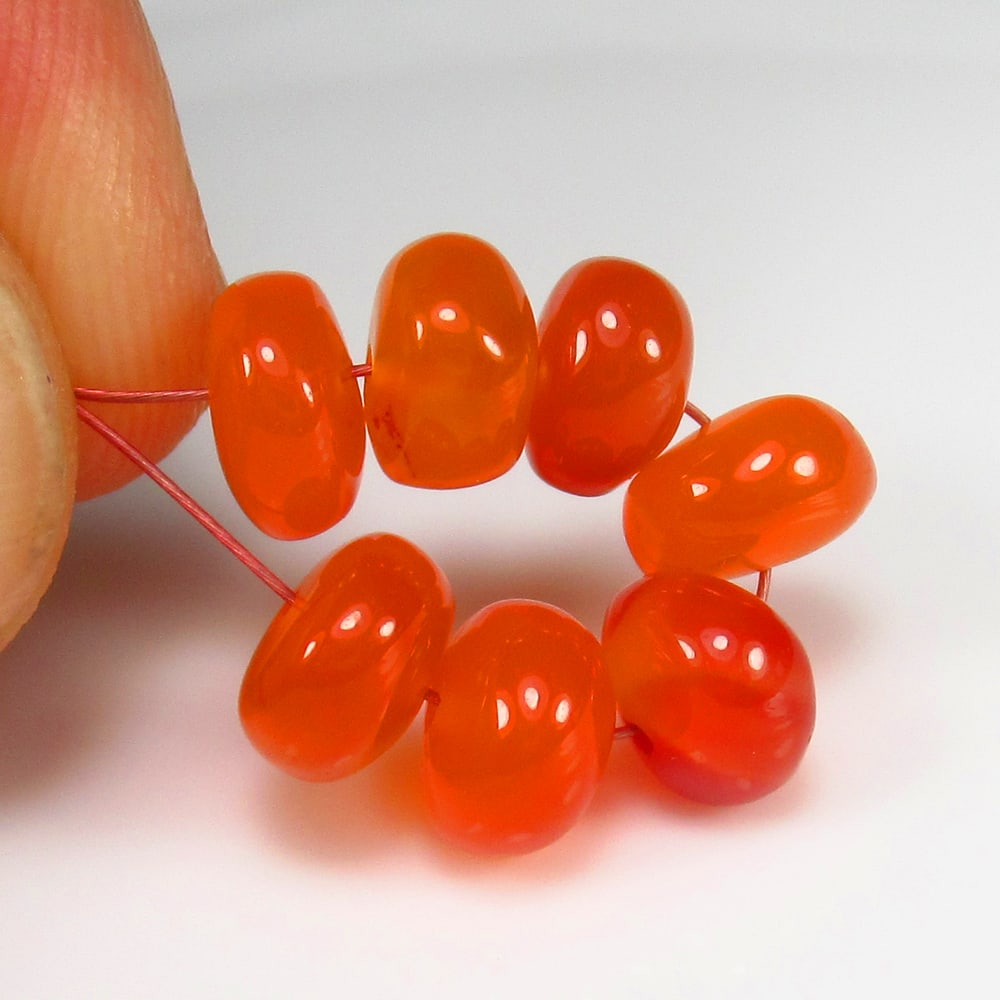 Natural Carnelian Beads - 12.91 Ct: No Reserve! Title: Natural Carnelian Beads - 12.91 Ct Origin: Brazil Weight: 12.91 Size/Dimensions: 7.0 - 7.5 mm Additional Information: Pieces : 7 No's / Shape : Drilled Round Beads / Color : Orange 