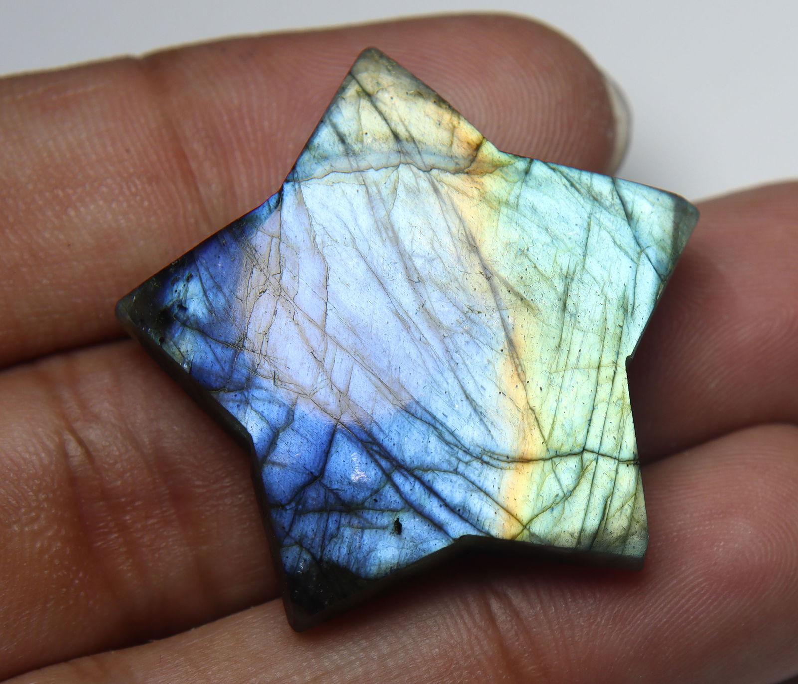 Stunning " Natural Labradorite " 62.74 Cts Natural Labradorite: No Reserve! Title: Stunning " Natural Labradorite " 62.74 Cts Natural Labradorite Additional Information: Gemstone : Natural Labradorite Shape : Star Shape Cabochan Weight : 62.74 carats Measurements