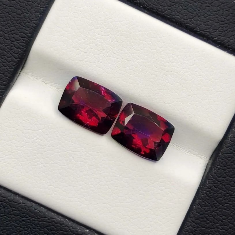 3.65 Ct Rare Natural Savage Fire Mystic Quartz Pair: No Reserve! Title: 3.65 Ct Rare Natural Savage Fire Mystic Quartz Pair Additional Information: Gemstones: Natural Mystic Quartz Carat Weights: 3.65 ct Size/Dimensions: 9 X 7 mm Treatment: Coated Mater