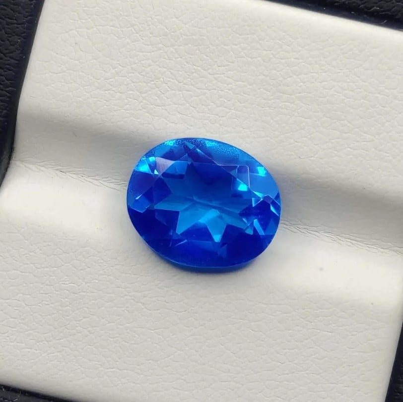 4.60 Ct "Beautiful" Caribbean Blue Triplet Quartz: No Reserve! Title: 4.60 Ct "Beautiful" Caribbean Blue Triplet Quartz Additional Information: Gemstones: Triplet Quartz Carat Weights: 4.60 ct Size/Dimensions: 12 X 10 mm Treatment: Made of two natural