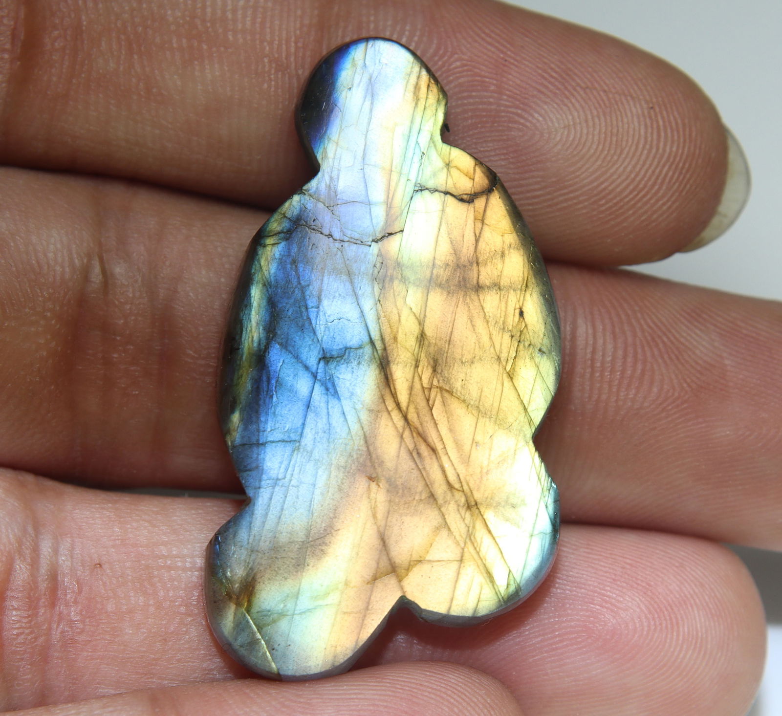 Delightful " Natural Labradorite " 52.28 Cts Natural Labradorite: No Reserve! Title: Delightful " Natural Labradorite " 52.28 Cts Natural Labradorite Additional Information: Gemstone : Natural Labradorite Shape : Fancy Shape Cabochan Weight : 52.28 carats Measuremen