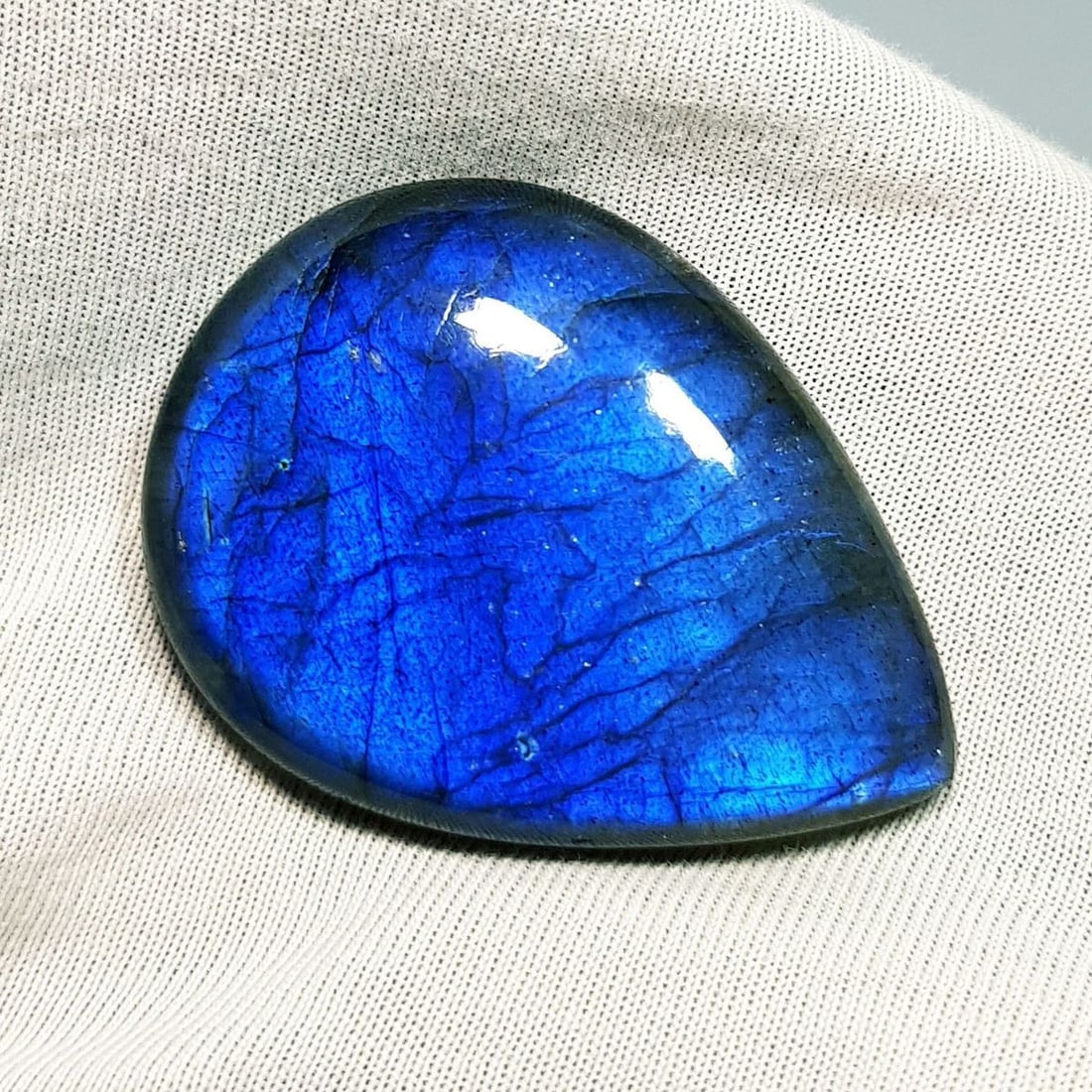 73.55 Ctz Natural Blue Labradorite: No Reserve! Title: 73.55 Ctz Natural Blue Labradorite Color/Clarity: Bluish / Semi Transparent Gemstone: Labradorite Carat Weights: 73.35 Size: 39.10 x 28.90 x 8.10 Additional Information: Pear Caboch
