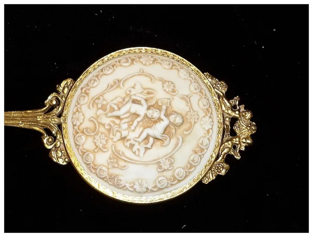 Antique Ormolu Vanity Mirror with Cherubs - 5