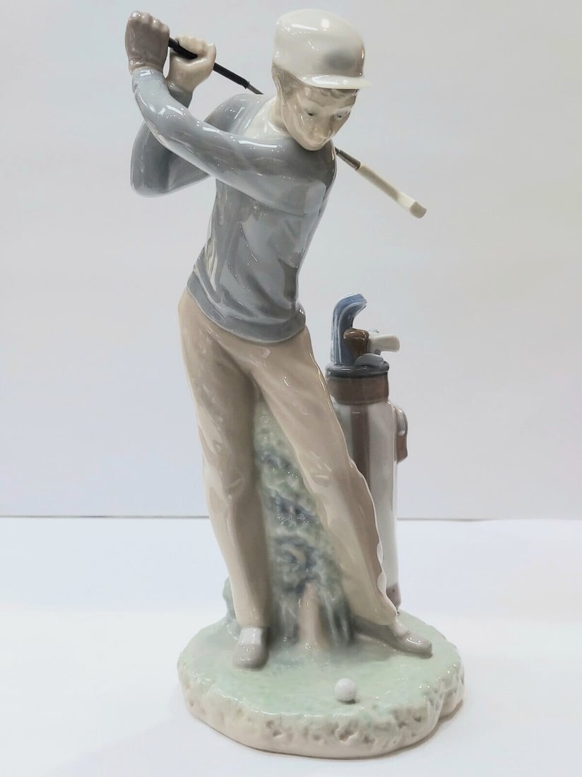 Designer Lladro 4824 Golfer Porcelain Figurine (1 of 8)