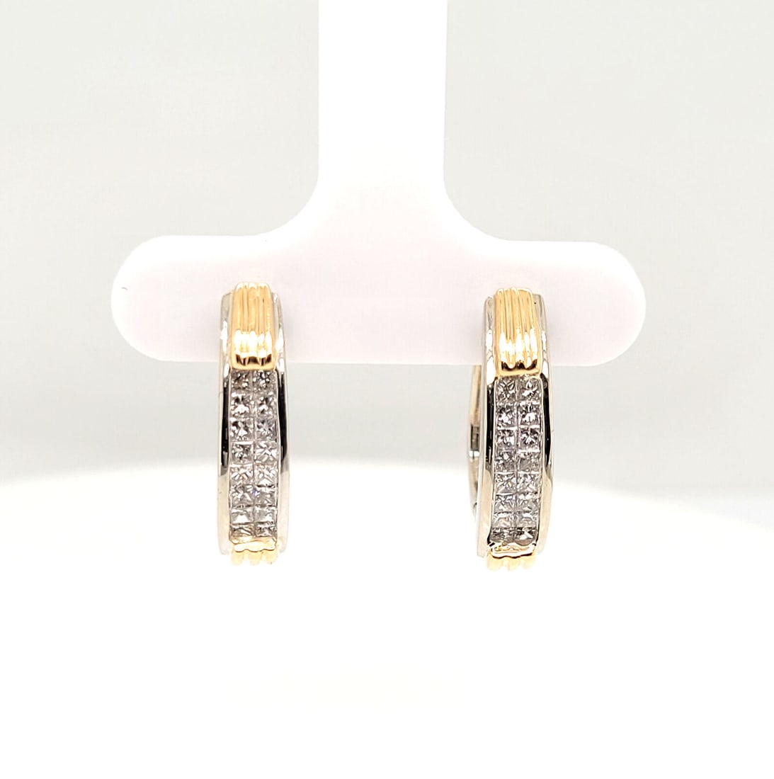 Estate 14K Invisible Set Diamond Hoop Earrings: Estate 14K Invisible Set Diamond Hoop Earrings Earrings measure 3/4" x 3/16" Earrings contain 32 diamonds 0.70 cts 7.2 grams Tested 14K Inventory # 0322E-47 XNY Reserve: $467.49 <