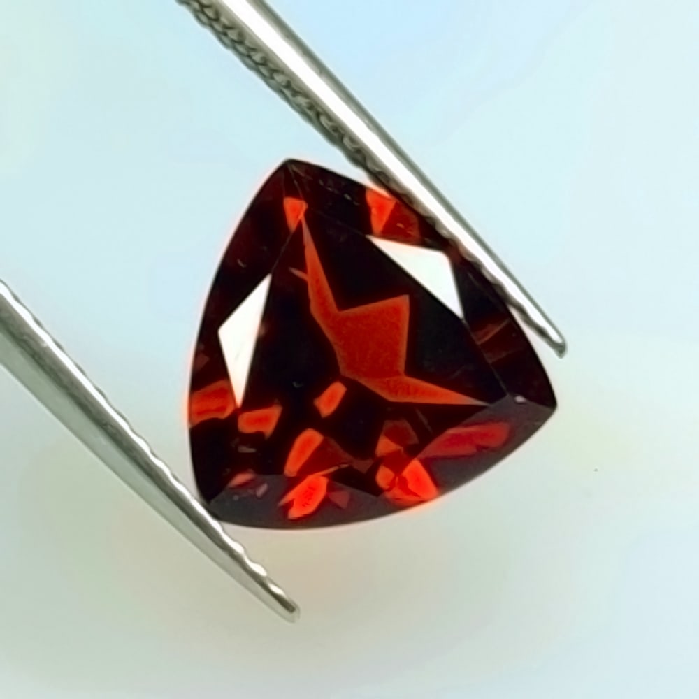 3.36 Ctw Natural Rhodolite Garnet Trillion Cut: No Reserve! Title: 3.36 Ctw Natural Rhodolite Garnet Trillion Cut Stone Clarity: VVS Gemstones: Natural Rhodolite Garnet Carat Weights: 3.36 Size/Dimensions: 10.00 x 10.10 x 5.20 mm Additional Informa