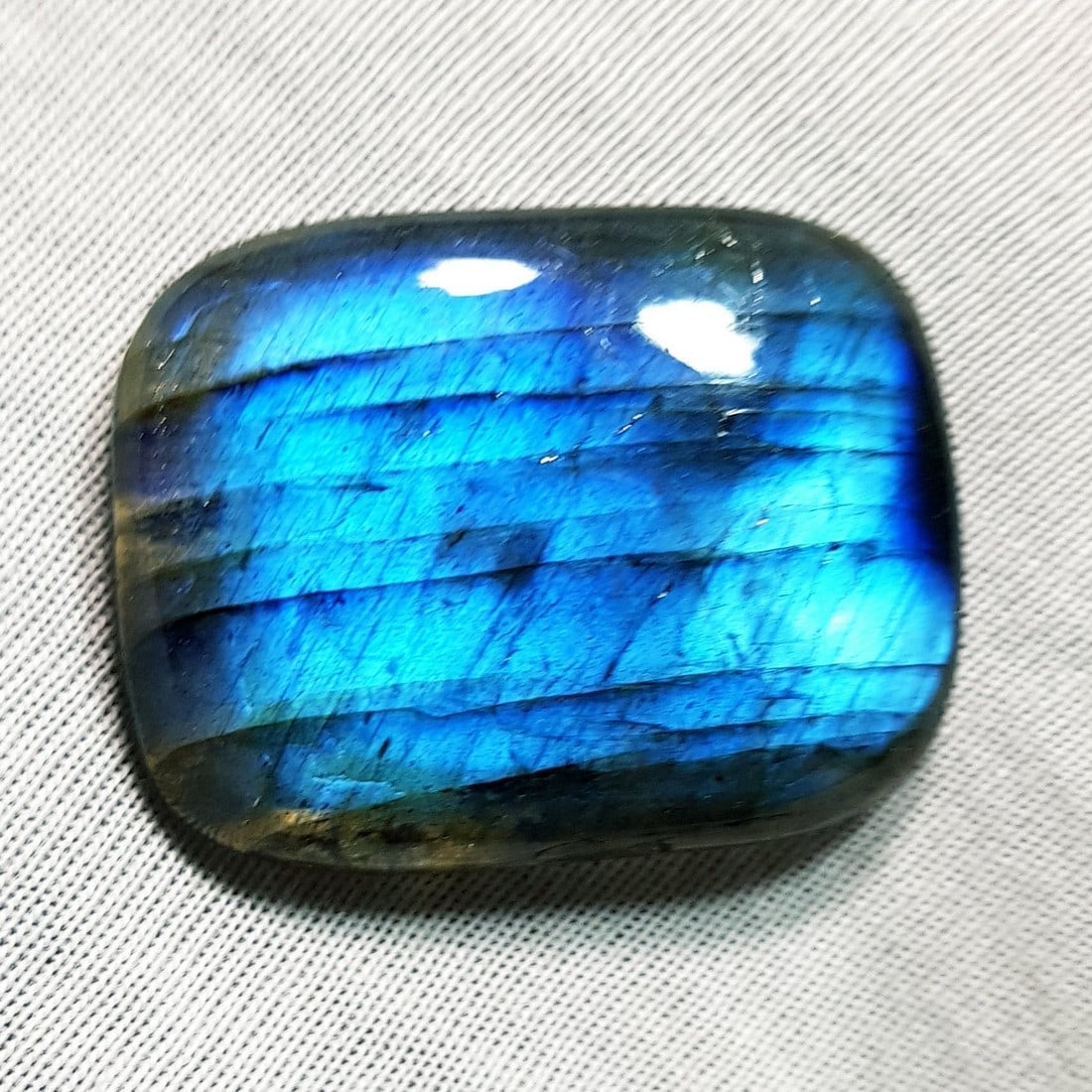 34.02 Ctz Natural Blue Labradorite: No Reserve! Title: 34.02 Ctz Natural Blue Labradorite Color/Clarity: Bluish / Semi Transparent Gemstone: Labradorite Carat Weights: 34.02 Size: 27.05 x 21.00 x 6.00 Additional Information: Octagon Cab