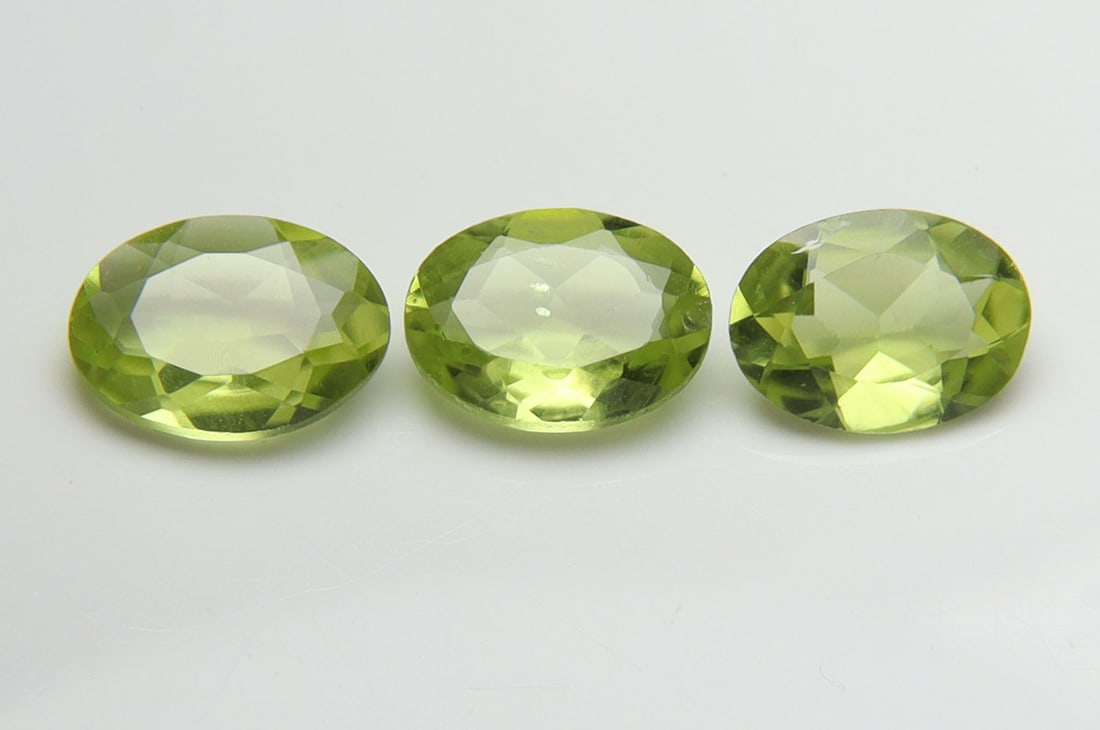 Lovely " Natural Peridot " 2.16 cts Natural Peridot Pair (1 of 4)