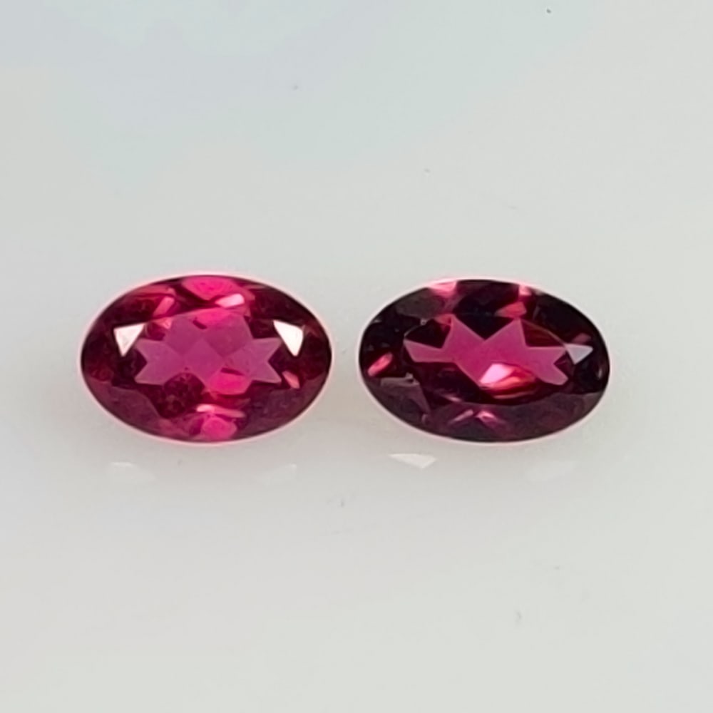 1.12 Ctw Natural Rhodolite Garnet Oval Pair: No Reserve! Title: 1.12 Ctw Natural Rhodolite Garnet Oval Pair Stone Clarity: VVS Gemstones: Natural Rhodolite Garnet Carat Weights: 1.12 Size/Dimensions: 6.20 x 4.10 x 2.70 mm / 2 Pc's Additional Inf