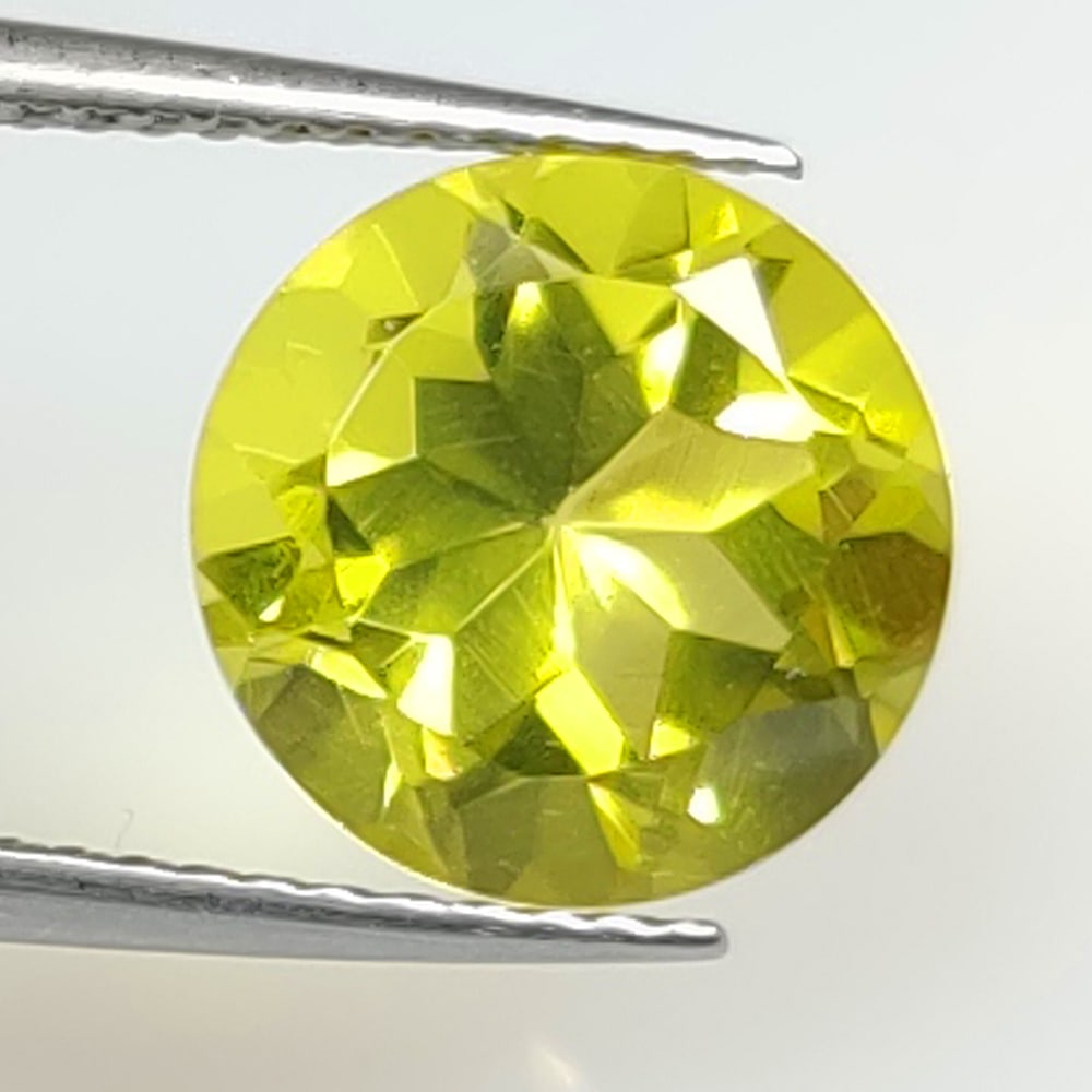 3.73 Ctw Natural Lemon Quartz Round Cut: No Reserve! Title: 3.73 Ctw Natural Lemon Quartz Round Cut Stone Clarity: VVS Gemstones: Natural Lemon Quartz Carat Weights: 3.73 Size/Dimensions: 10.00 x 10.00 x 7.10 mm Additional Information: Good 