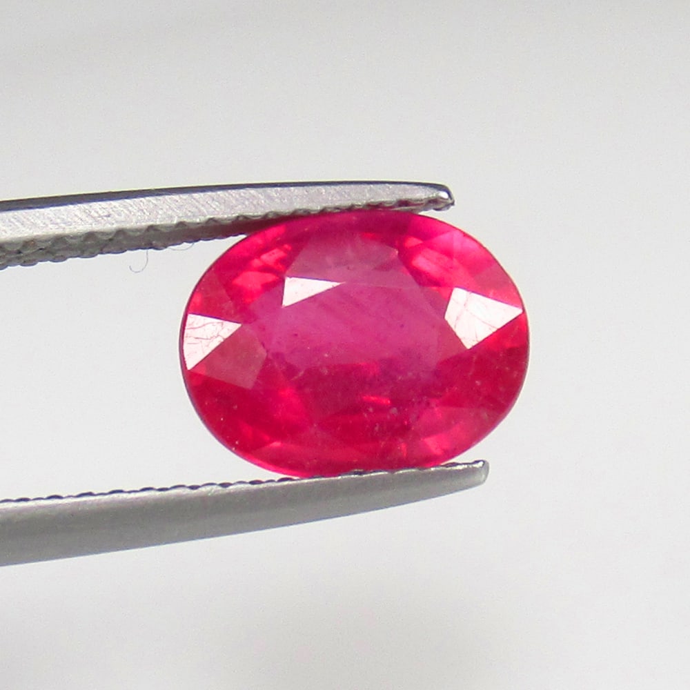 Natural Pinkish Red Ruby - 3.10 Ct (1 of 2)