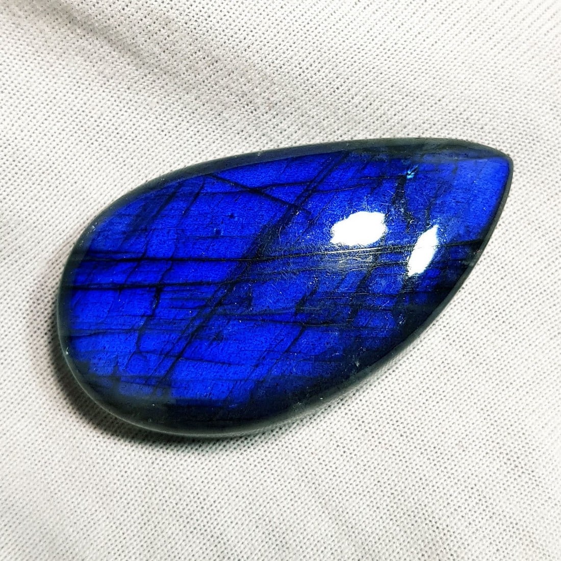 58.95 Ctz Natural Blue Labradorite: No Reserve! Title: 58.95 Ctz Natural Blue Labradorite Color/Clarity: Bluish / Semi Transparent Gemstone: Labradorite Carat Weights: 58.95 Size: 38.50 x 21.70 x 8.50 Additional Information: Pear Caboch