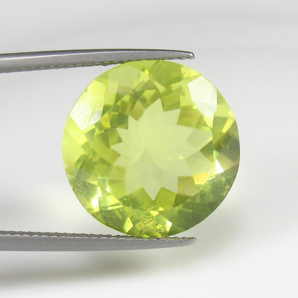 15.54 Ct - Natural Lemon Quartz: No Reserve! Title: 15.54 Ct - Natural Lemon Quartz Additional Information: Gemstone Gemstones: Lemon Quartz Carat Weights: 15.54 Size/Dimensions: 17.0 x 17.0 x 10.1 mm Additional Information: Pieces :