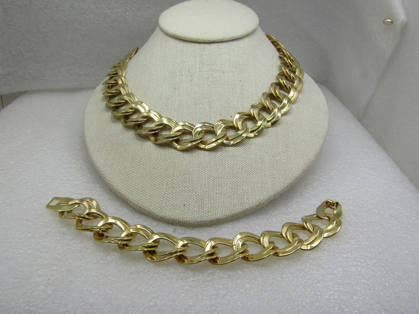Vintage Wide Gold Tone Link Necklace, Bracelet Earrings Set (1 of 8)