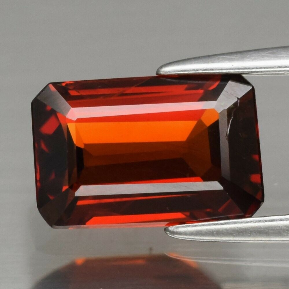 Natural Orange Spessartite Garnet 2,24 ct: Title: Natural Orange Spessartite Garnet 2,24 ct Color Clarity: orange vvs Carat Weight: 2,24 ct Size/Dimension: 9x6 Origin: namibia Reserve: $85.00 Shipping: Domestic: Flat-rate of $12.00 to an