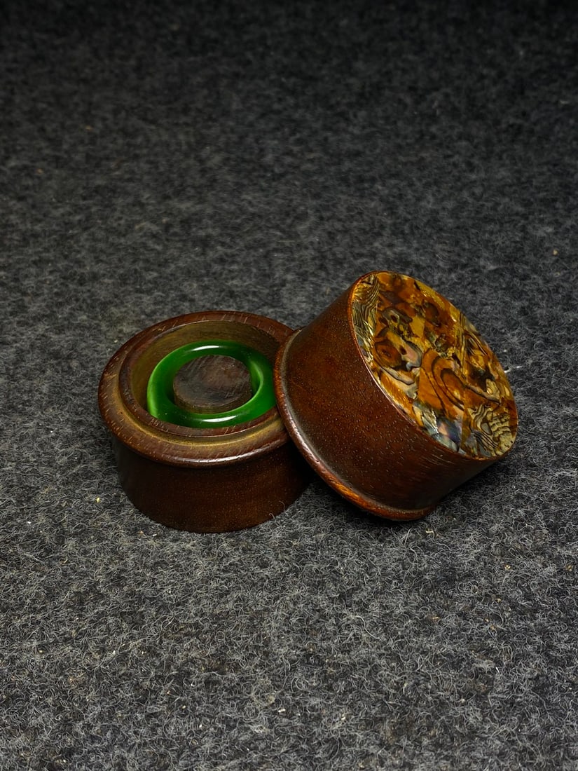 Chinese Green Cat's Eye Thumb Ring w Wood Box (1 of 9)