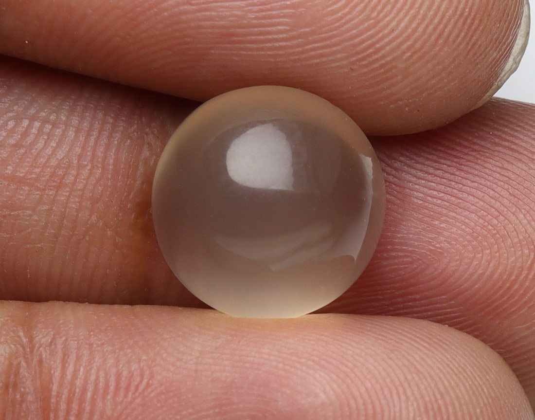 Gorgeous " Natural Moonstone " 7.53 Cts Natural Moonstone: No Reserve! Title: Gorgeous " Natural Moonstone " 7.53 Cts Natural Moonstone Additional Information: Gemstone : Natural Moonstone Shape : Round Cabochan Weight : 7.53 carats Measurements : 12x12 mm Co