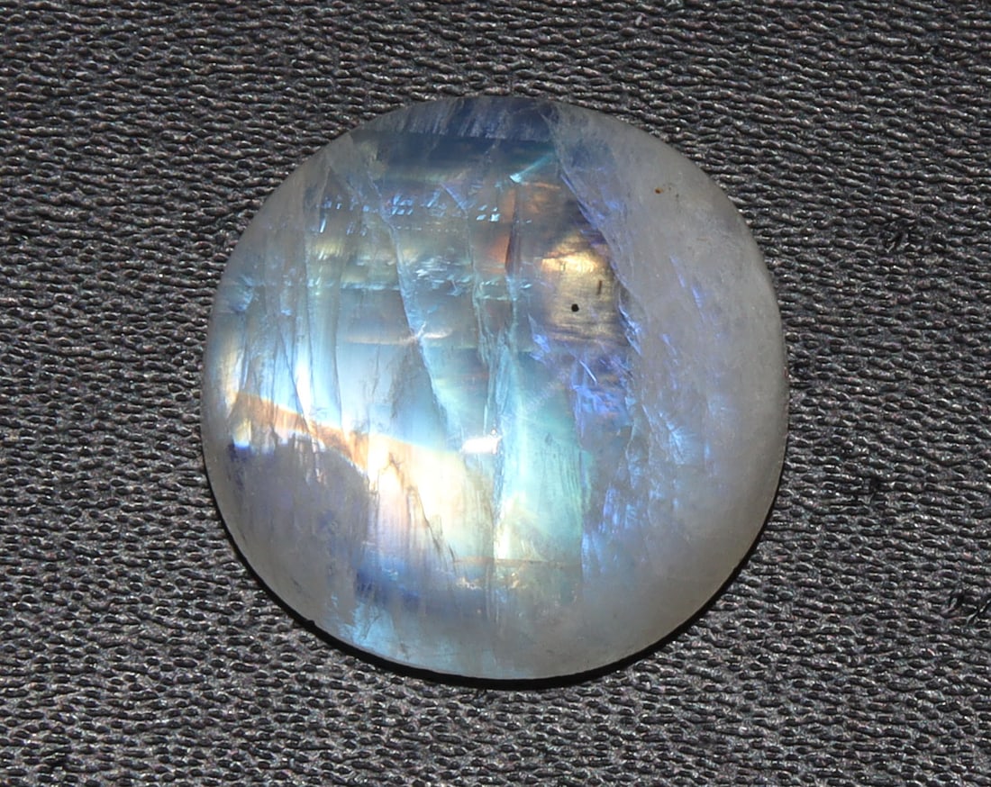 Stunning " Natural Rainbow Moonstone " 15.10 Cts Natural Rainbow Moonstone (1 of 3)