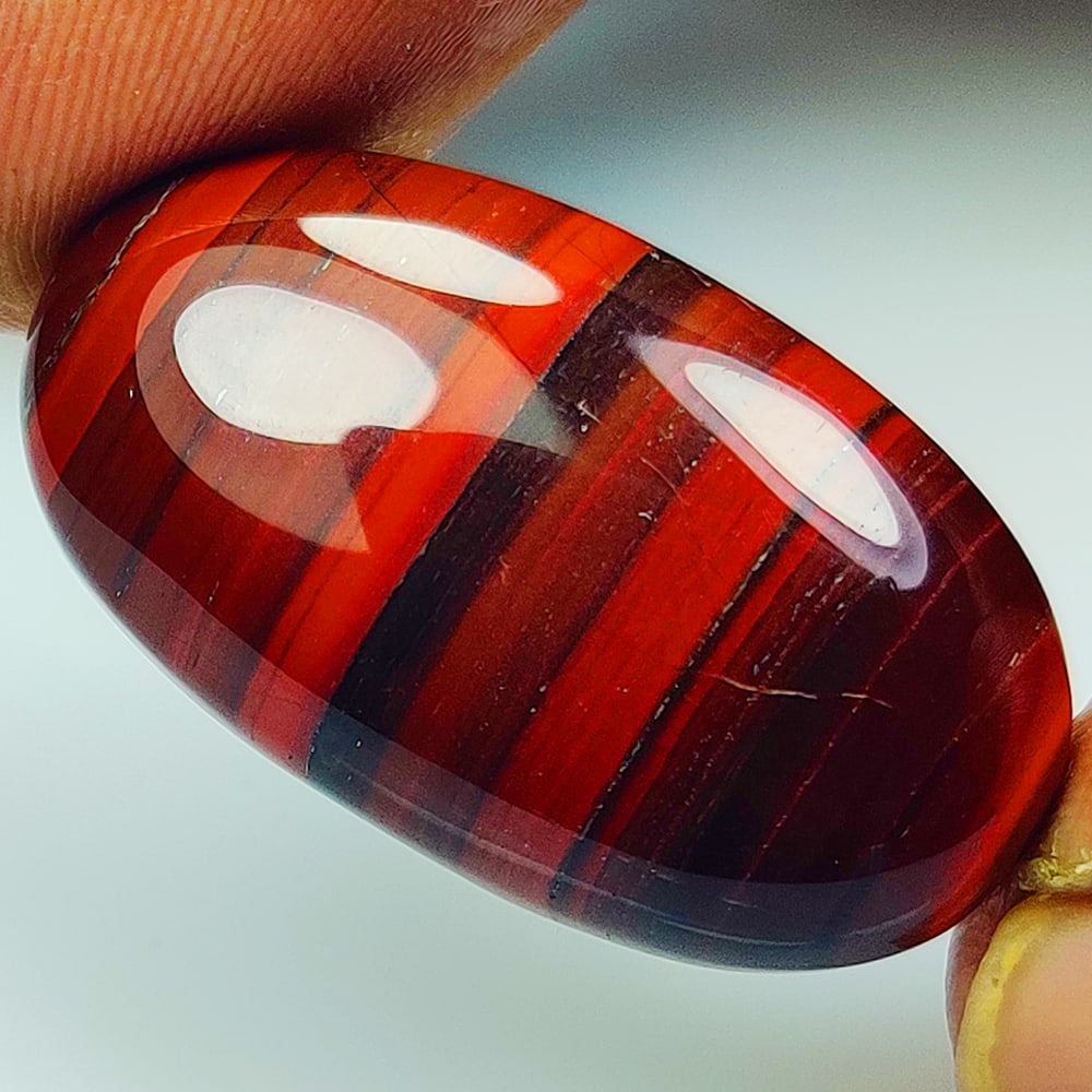 32.62 Ctw Natural Banded Jasper Oval Cab: No Reserve! Title: 32.62 Ctw Natural Banded Jasper Oval Cab Stone Clarity: Opaque Gemstones: Natural Jasper Carat Weights: 31.62 Size/Dimensions: 30.50 x 16.90 x 7.50 mm Additional Information: Natura