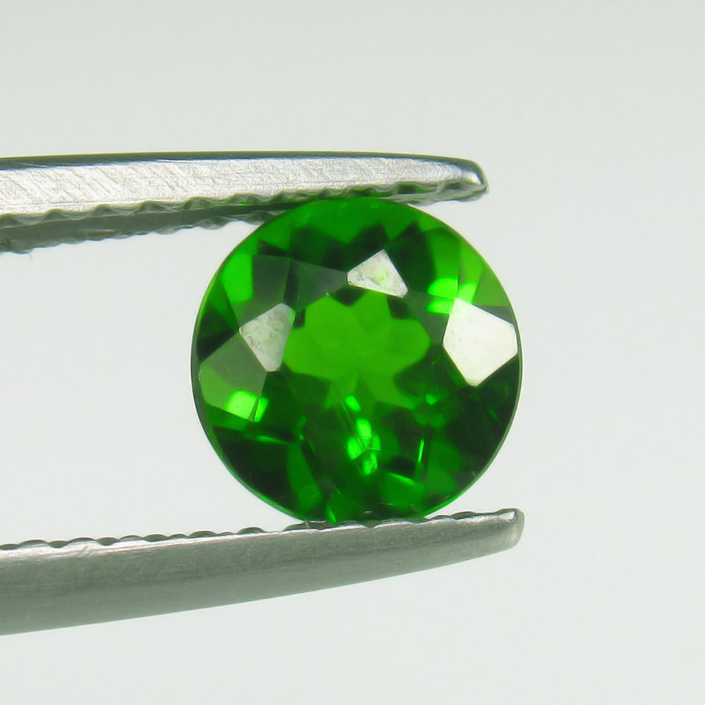 Natural Chrome Diopside - 0.96 Ct (1 of 2)
