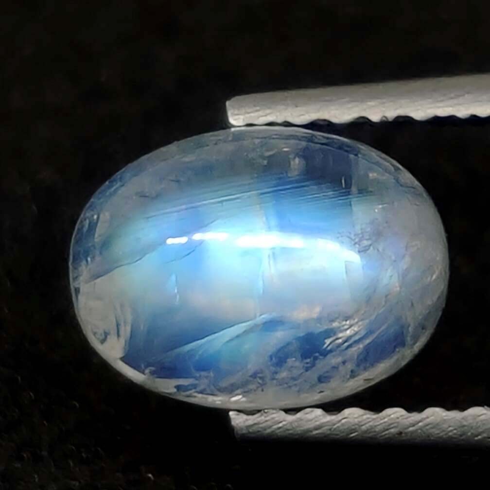 1.25 ct Natural Royal Blue Moonstone: No Reserve! Title: 1.25 ct Natural Royal Blue Moonstone Additional Information: Gemstones: Natural Blue Moonstone Carat Weights: 1.25 ct Size/Dimensions: 8 X 6 mm Approx Materials & Techniques: Moonst