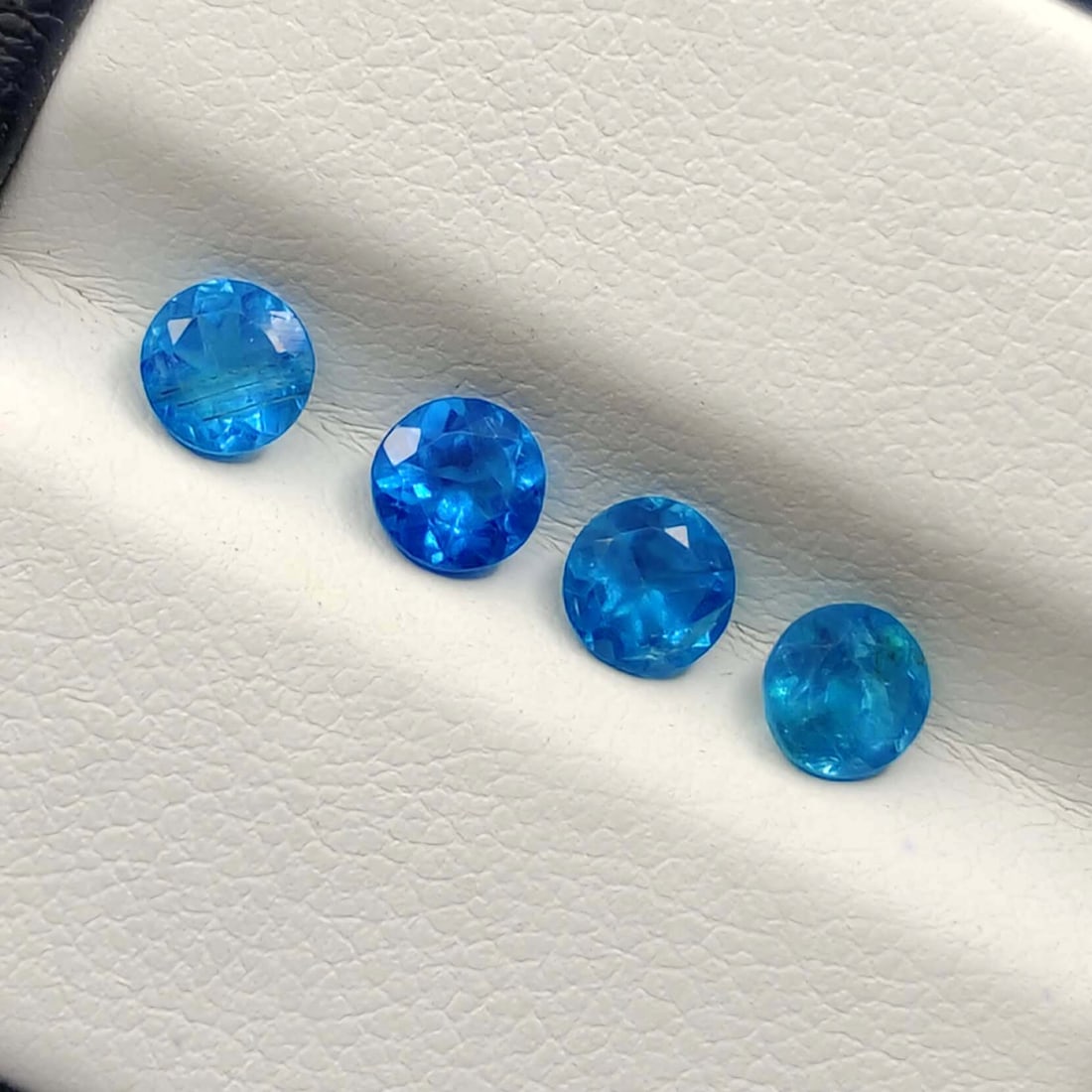 1 Ct Natural Neon Blue Apatite Lot (1 of 1)