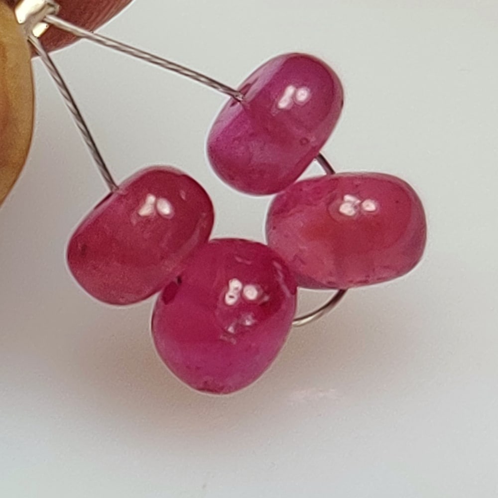 6.75 Ctw Natural 4 Mozambique Red Ruby Round Beads (1 of 2)