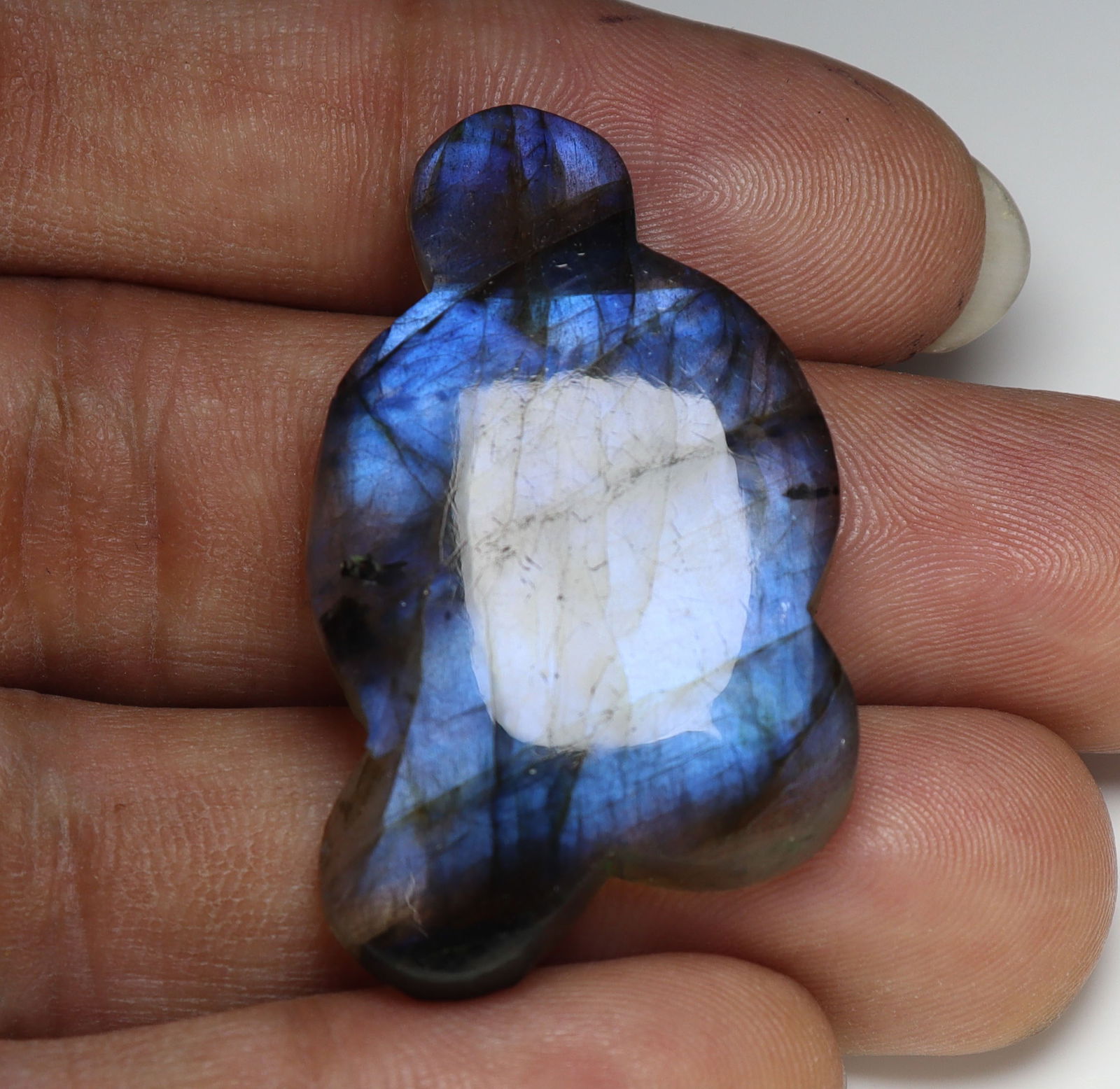 Gorgeous " Natural Labradorite " 52.42 Cts Natural Labradorite: No Reserve! Title: Gorgeous " Natural Labradorite " 52.42 Cts Natural Labradorite Additional Information: Gemstone : Natural Labradorite Shape : Fancy Shape Cabochan Weight : 52.42 carats Measurements